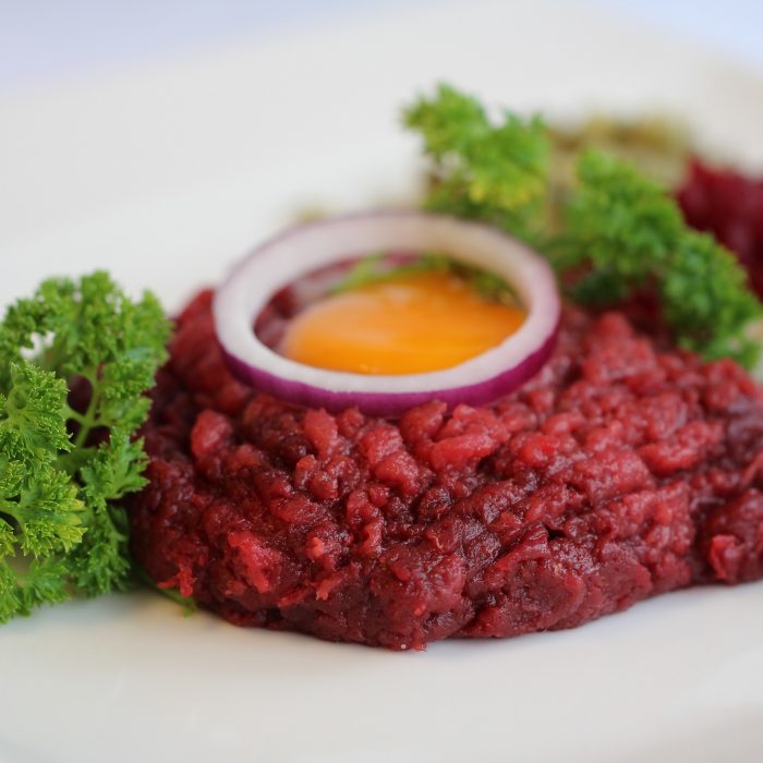 Tartarsmørbrød med hvalkjøtt